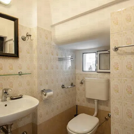 Helloapulia - Spacious With Terrace Holiday home *