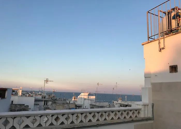 בית נופש Helloapulia - Solglime - Spacious With Terrace מונופולי